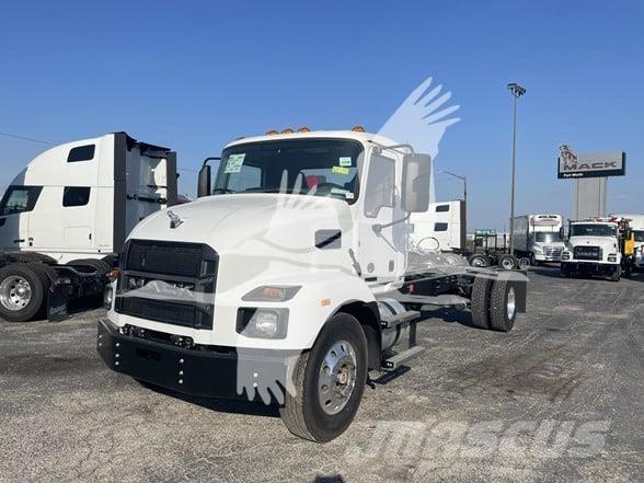 Mack MD6 Camiones con chasís y cabina