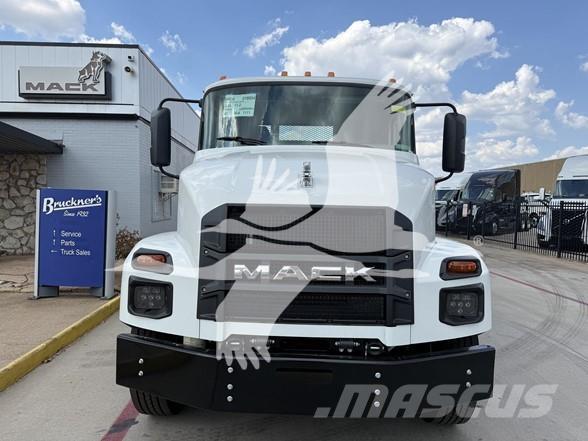 Mack MD6 Camiones de cama baja