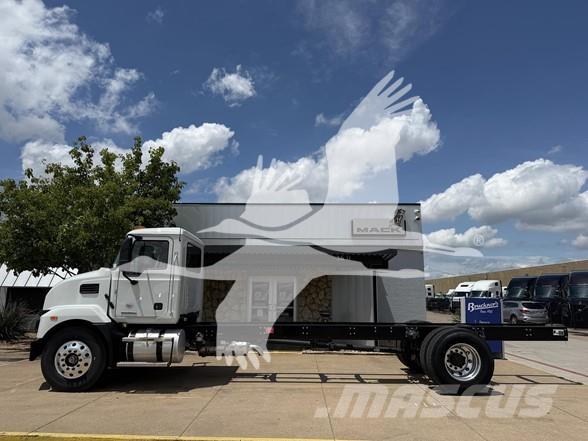 Mack MD6 Camiones con chasís y cabina