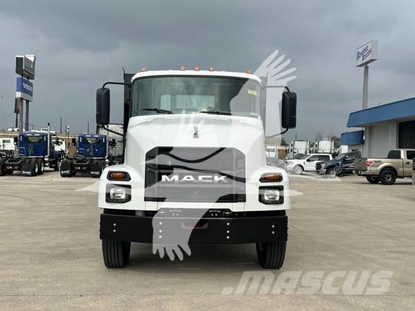 Mack MD6 Camiones de cama baja