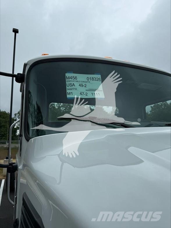 Mack MD6 Camiones con chasís y cabina