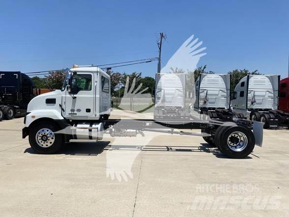 Mack MD7 Camiones con chasís y cabina