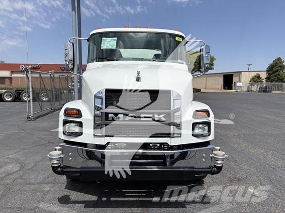 Mack MD7 Camiones cisternas