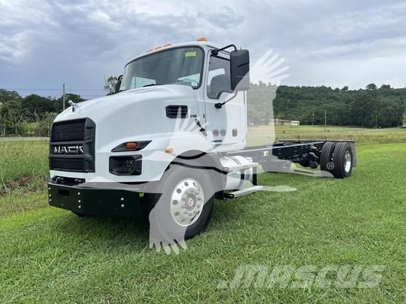 Mack MD7 Camiones con chasís y cabina