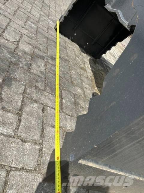 Mustang GRP 750 CH Pinzas