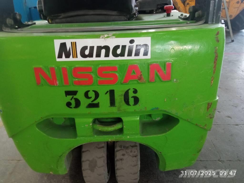 Nissan 1N1L180Q Camiones diesel