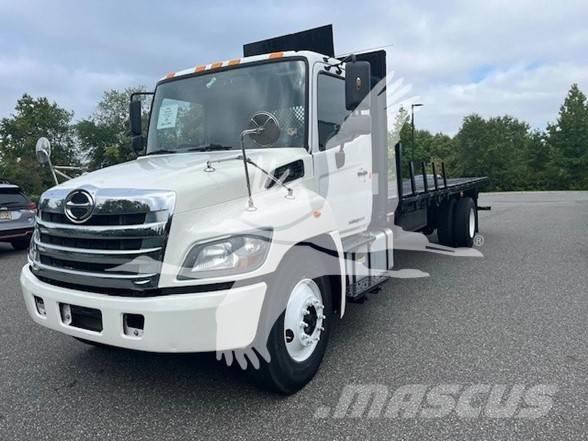 Hino 338 Camiones de cama baja