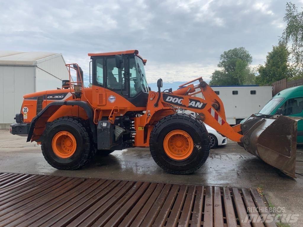 Doosan DL 300 Cargadoras sobre ruedas