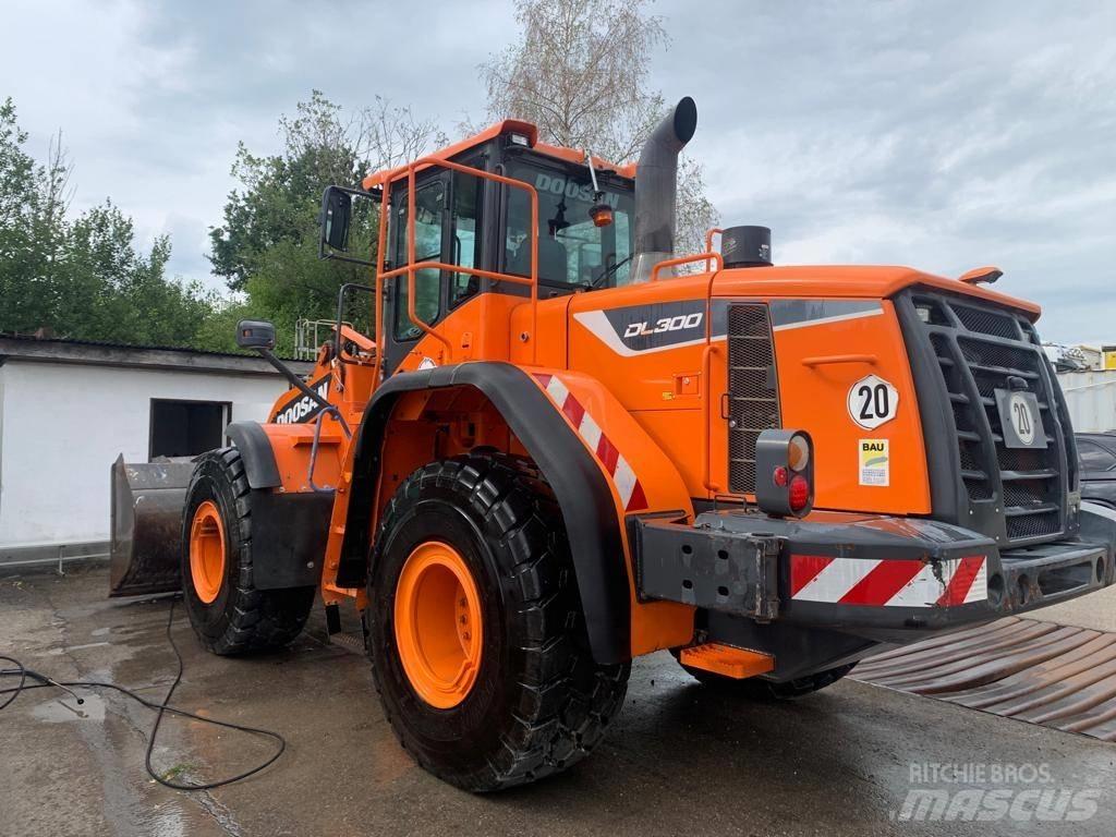 Doosan DL 300 Cargadoras sobre ruedas