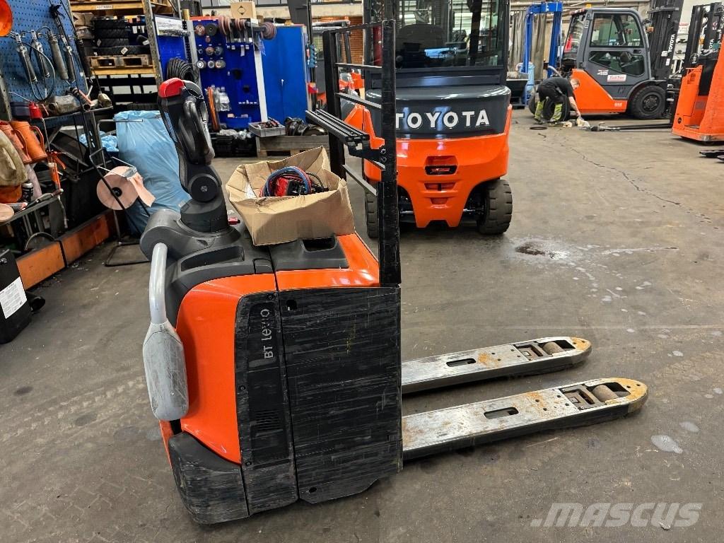 Toyota LPE220 Montacargas con plataformas de baja elevación