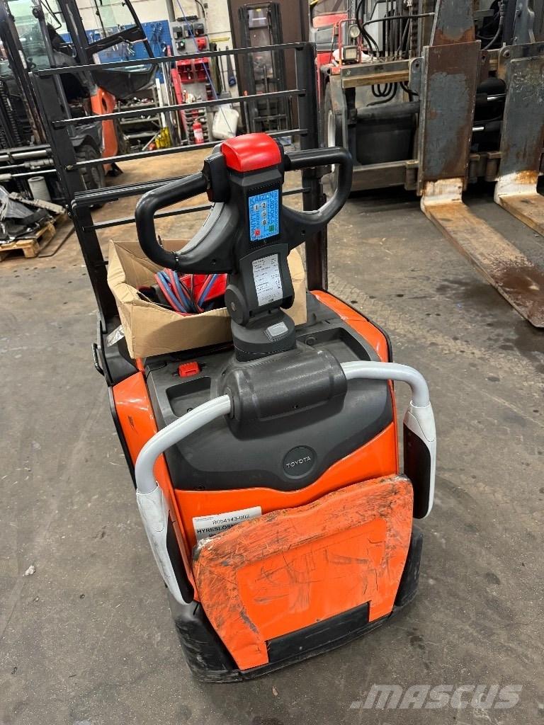 Toyota LPE220 Montacargas con plataformas de baja elevación