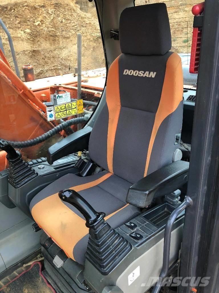 Doosan DX 225 Excavadoras sobre orugas