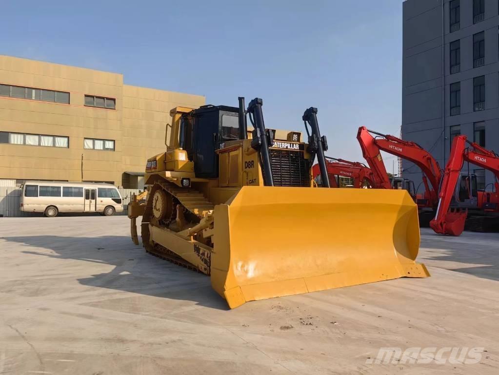 CAT D8R Buldozer sobre oruga