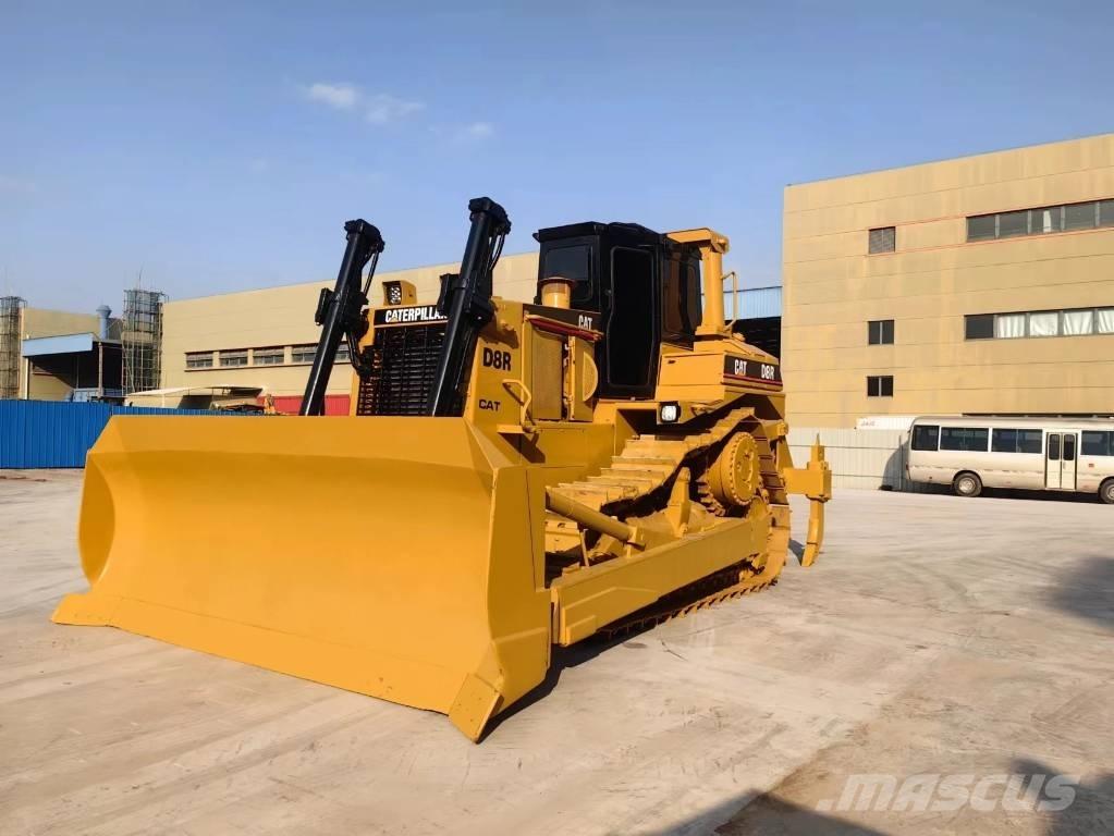 CAT D8R Buldozer sobre oruga