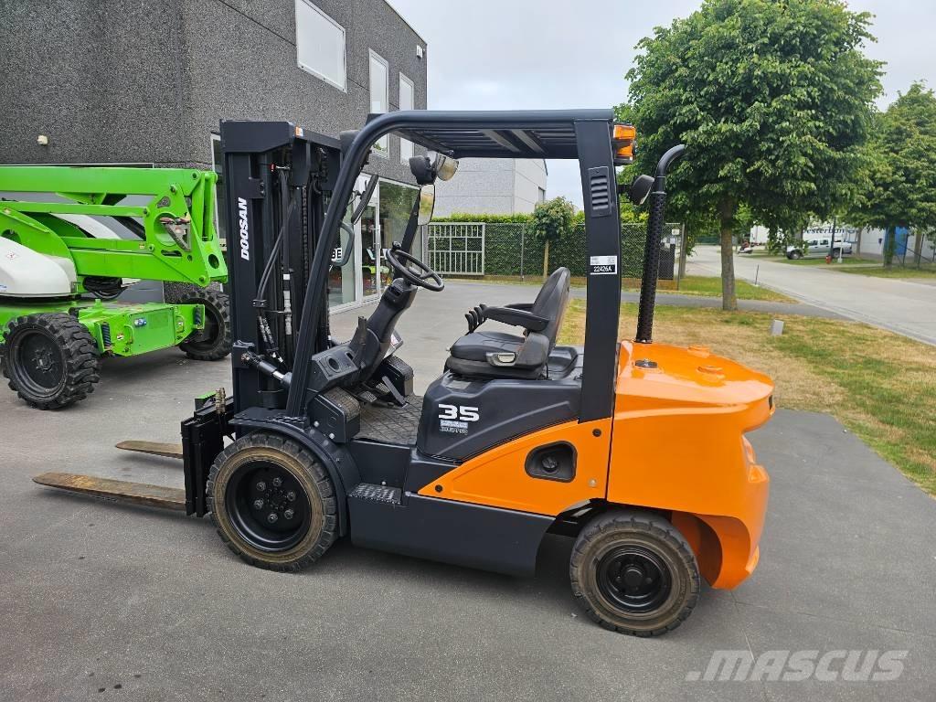 Doosan D 35 S-7 Camiones diesel