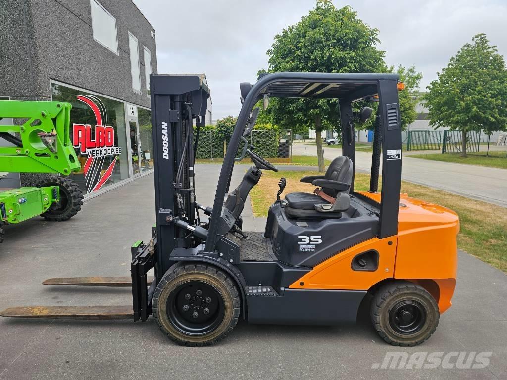 Doosan D 35 S-7 Camiones diesel