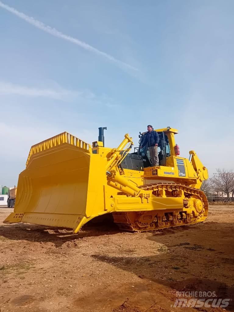 Komatsu D375AX Buldozer sobre oruga