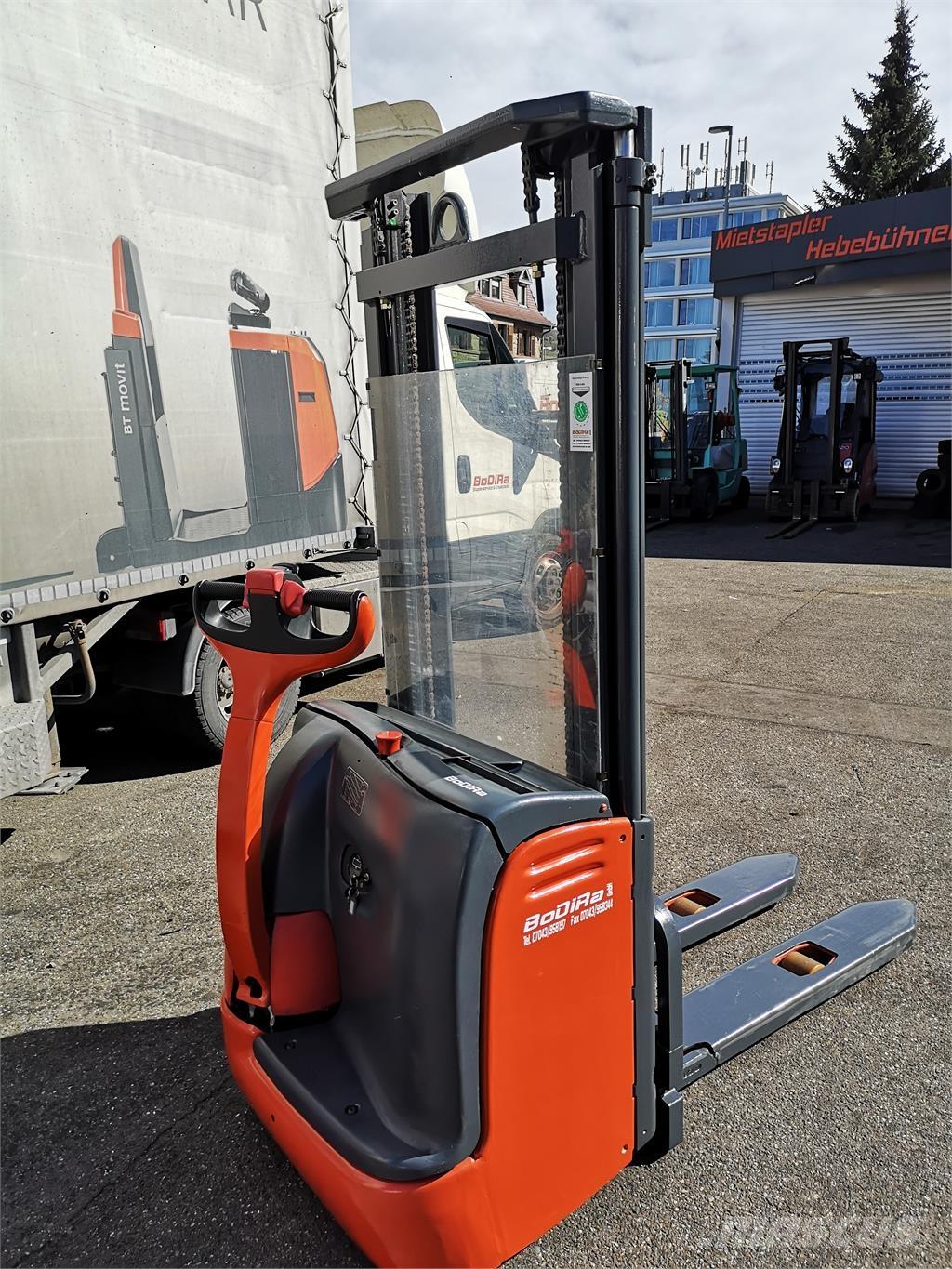 Linde L12 Apiladoras eléctricos