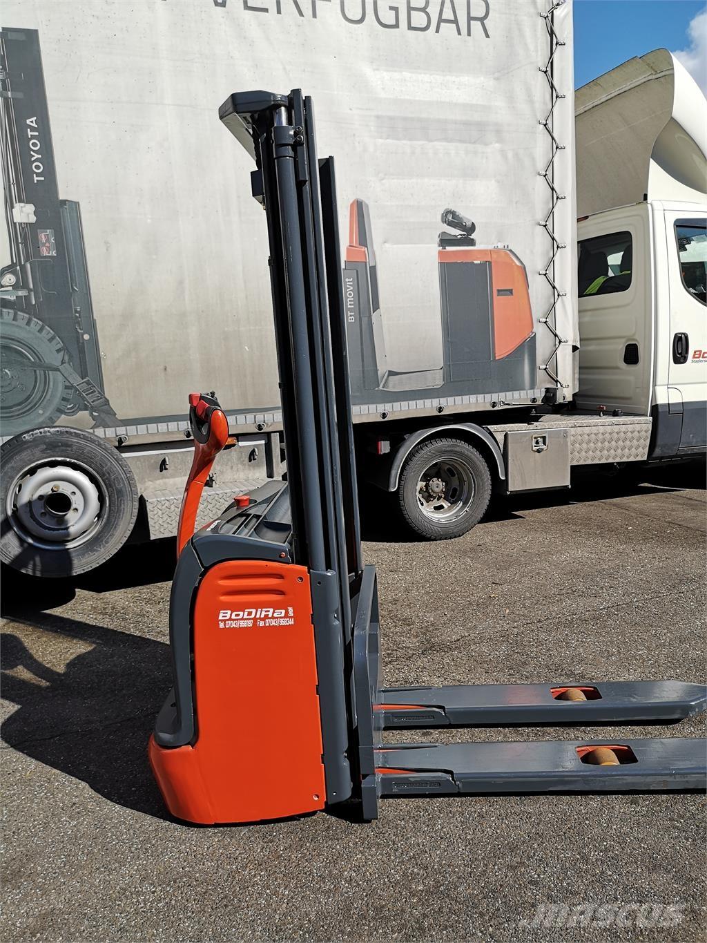 Linde L12 Apiladoras eléctricos