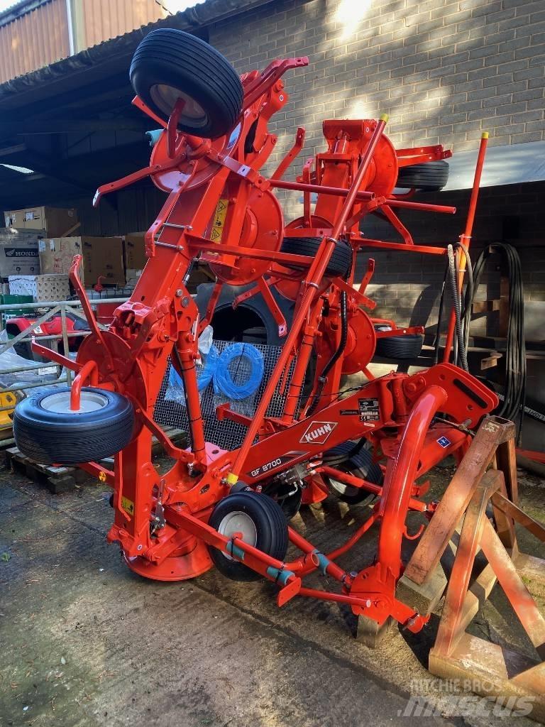 Kuhn GF 8700 Rastrilladoras y rastrilladoras giratorias