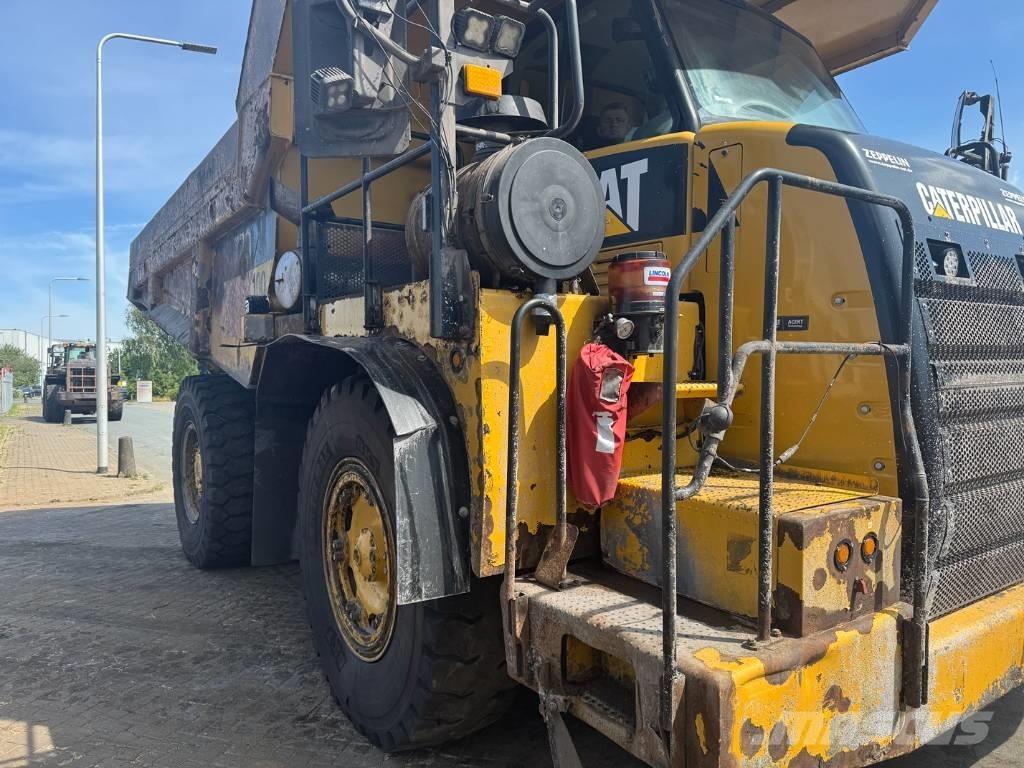 CAT 770 Camiones de volteo rigidos