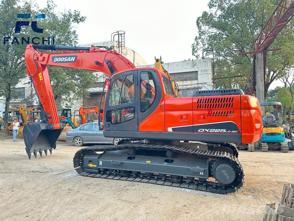 Doosan DX 225 LC Excavadoras sobre orugas