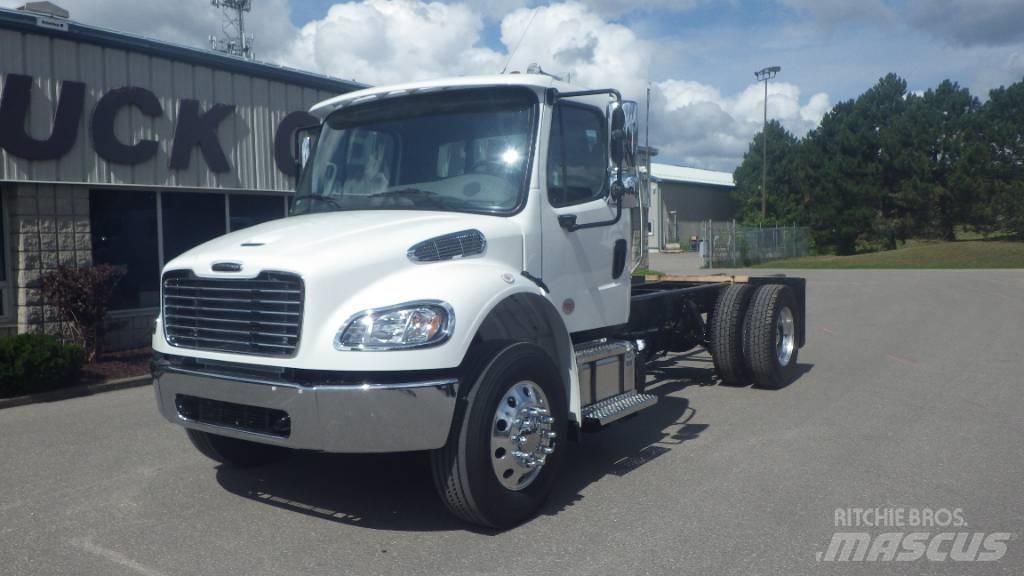 Freightliner M2106 Camiones con chasís y cabina