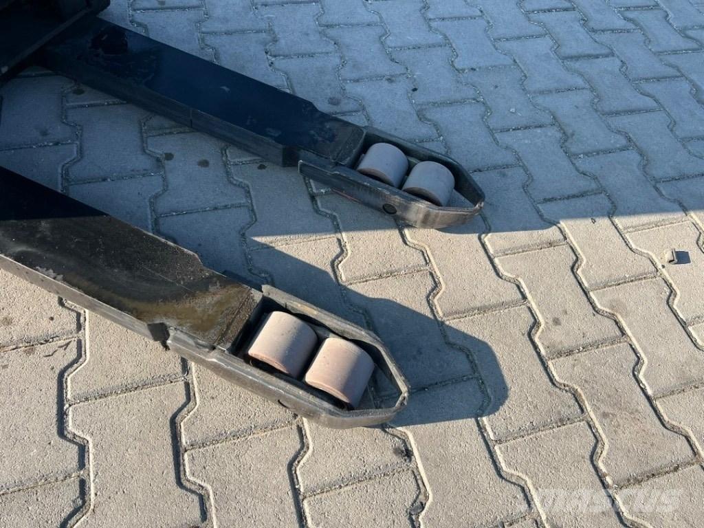 Toyota SPE 140 Montacargas manual