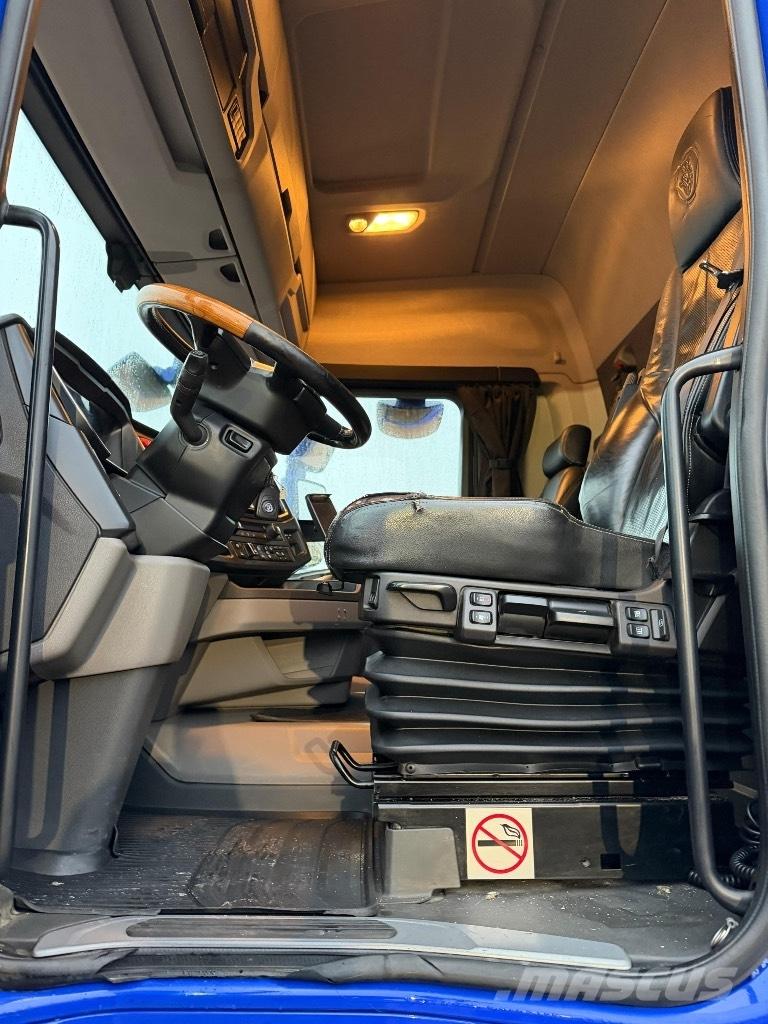 Scania R540B8x4*4NB Camiones con chasís y cabina