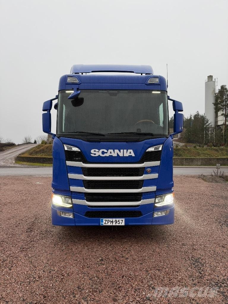 Scania R540B8x4*4NB Camiones con chasís y cabina