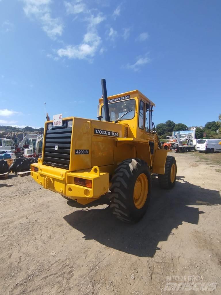 Volvo BM 4200 Cargadoras sobre ruedas