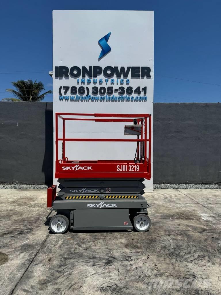 SkyJack SJ III 3219 Plataformas tijera