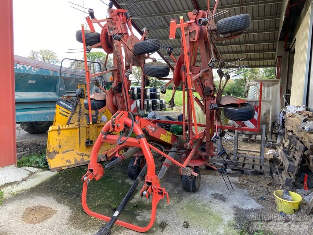 Kuhn GF8702 Rastrilladoras y rastrilladoras giratorias