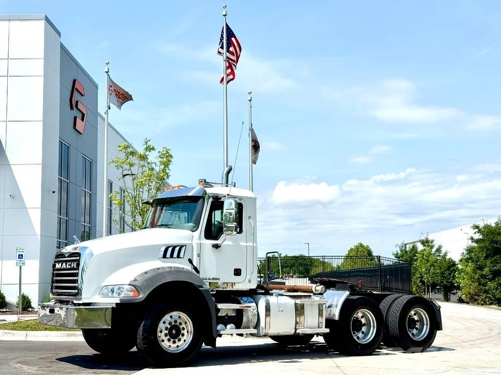 Mack GU 813 Camiones tractor