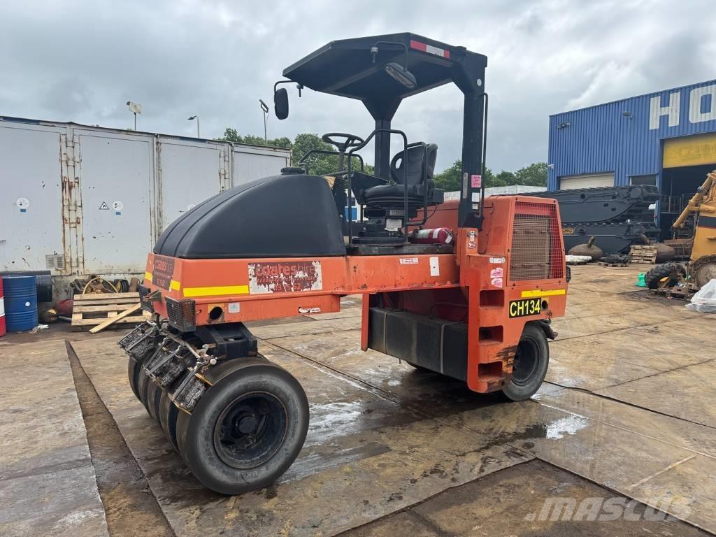 Dynapac CP 142 Rodillos sobre neumáticos