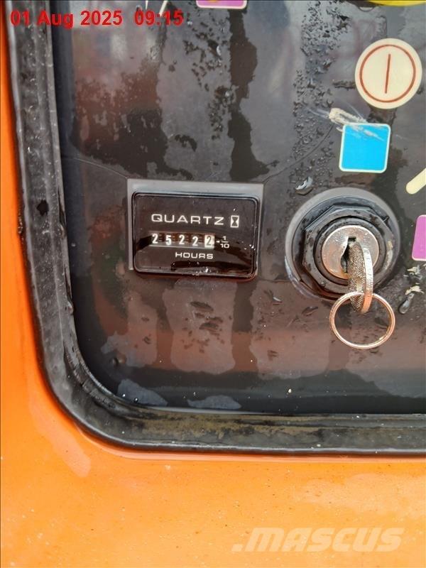 JLG 600 AJ Plataformas con brazo de elevación manual