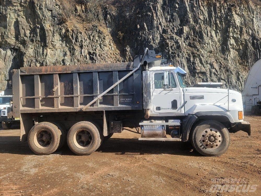 Mack CL 713 Bañeras basculantes usadas