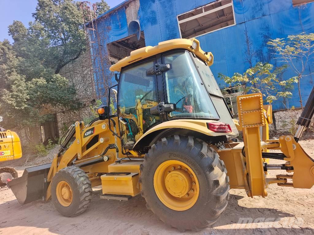 CAT 420F  NEW MACHINE Retrocargadoras