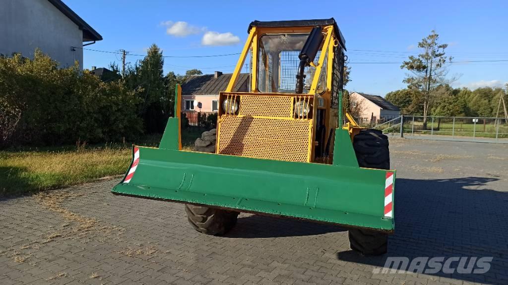 LKT 81 Arrastradoras de troncos