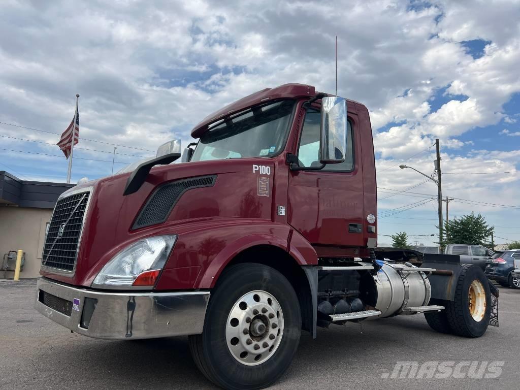 Volvo VNL 42 T300 Camiones tractor