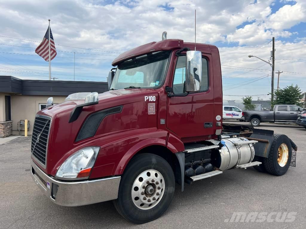 Volvo VNL 42 T300 Camiones tractor