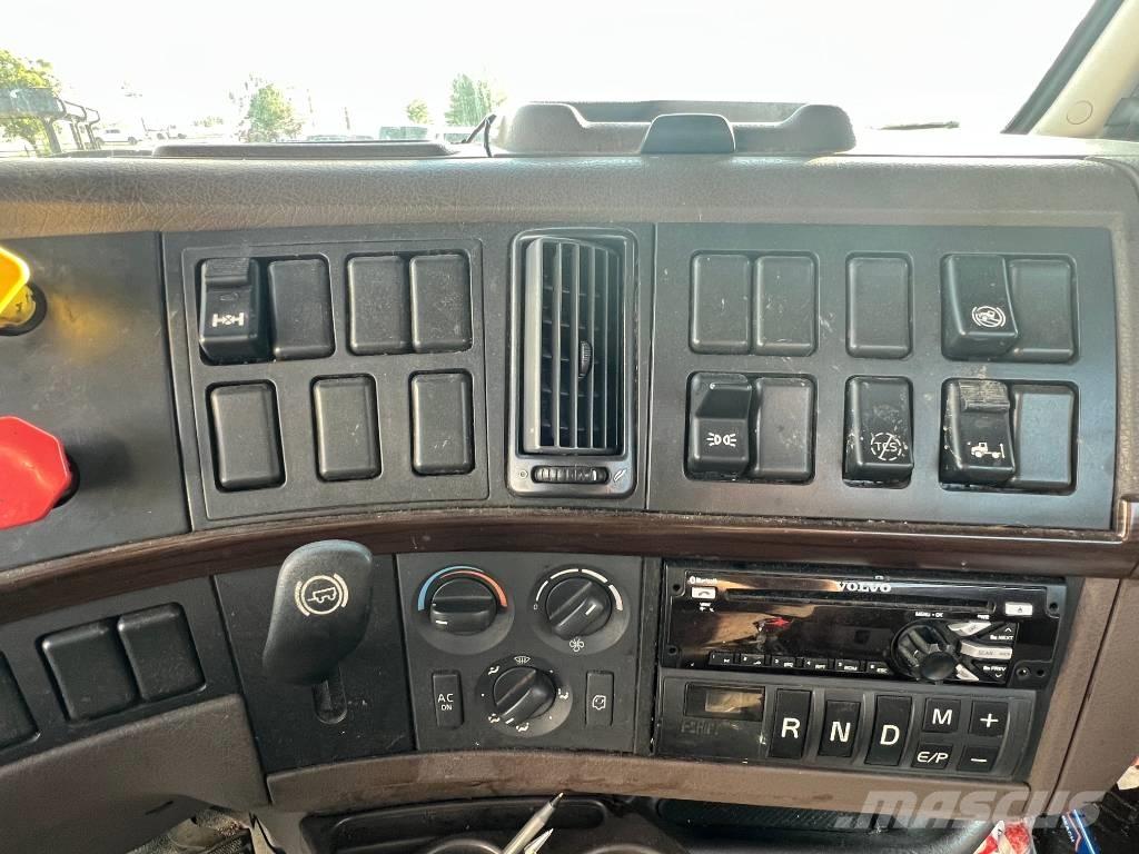 Volvo VNL 42 T300 Camiones tractor