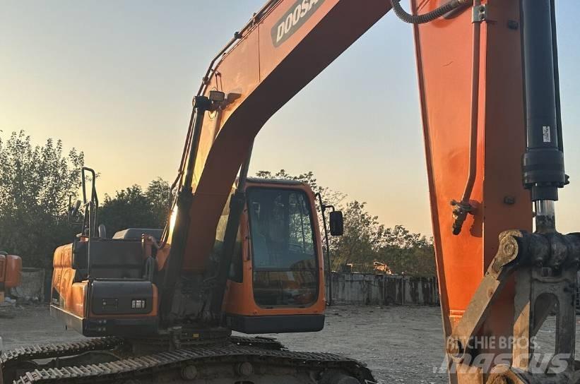 Doosan DX220 Excavadoras sobre orugas