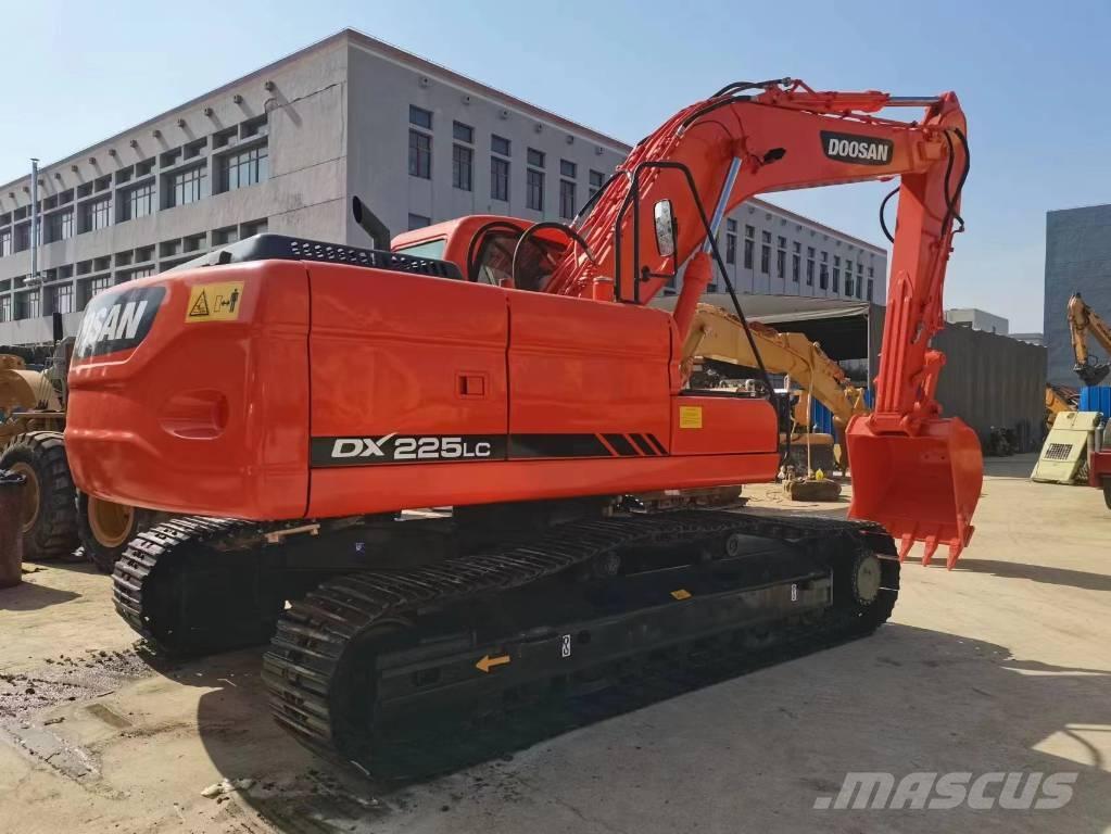 Doosan DX 225 Excavadoras sobre orugas