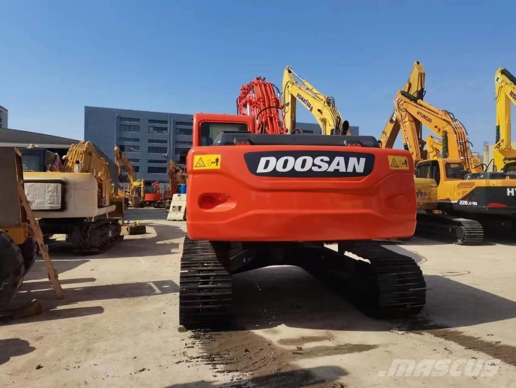 Doosan DX 225 Excavadoras sobre orugas