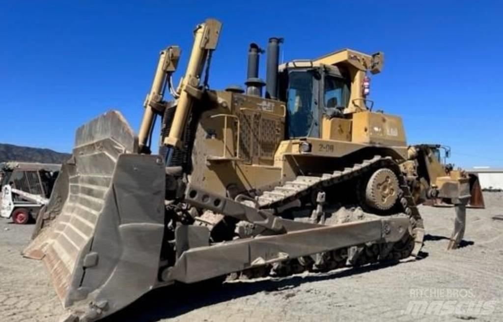 CAT D10T Buldozer sobre oruga