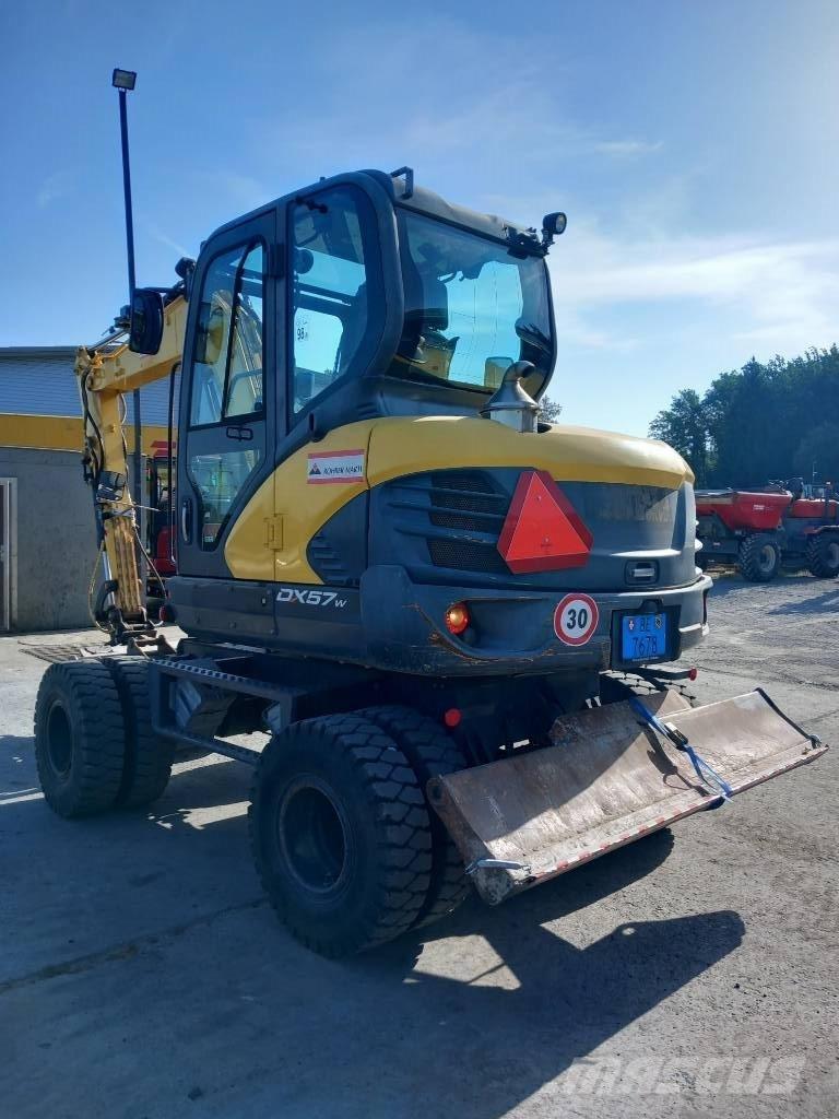 Doosan DX 57 W-5 Excavadoras de ruedas
