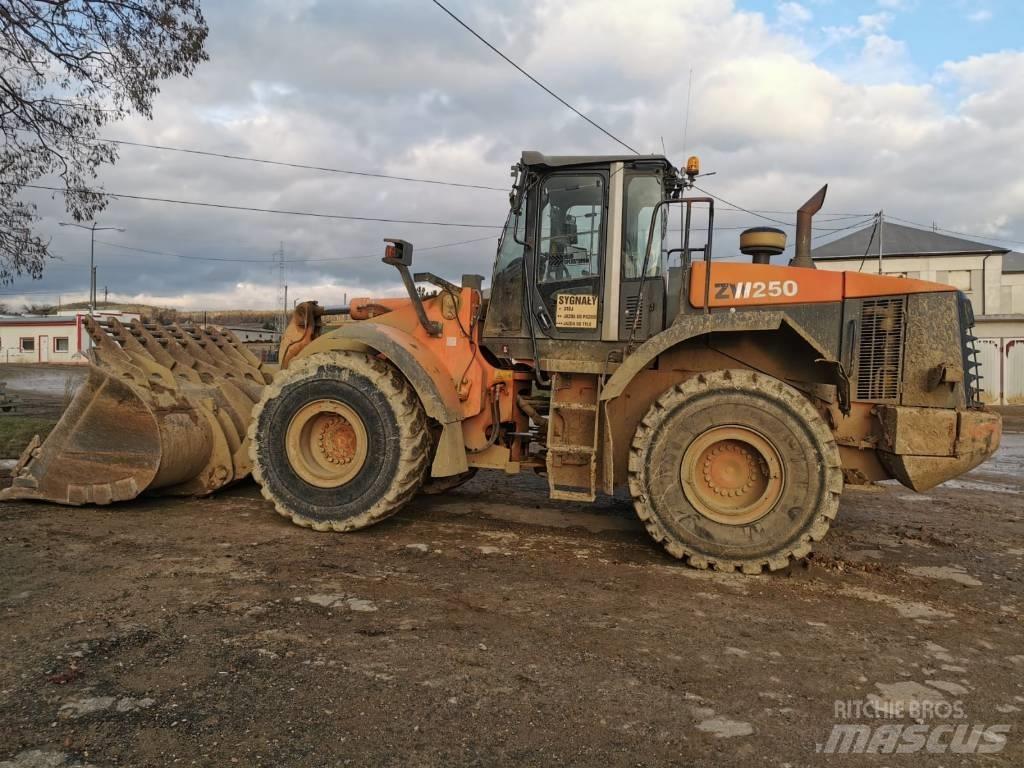 Hitachi ZW 250 Cargadoras sobre ruedas