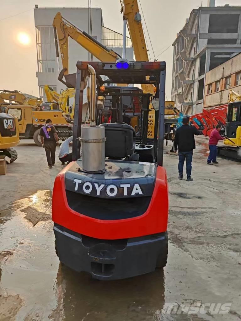 Toyota 8 FD 30 Camiones diesel