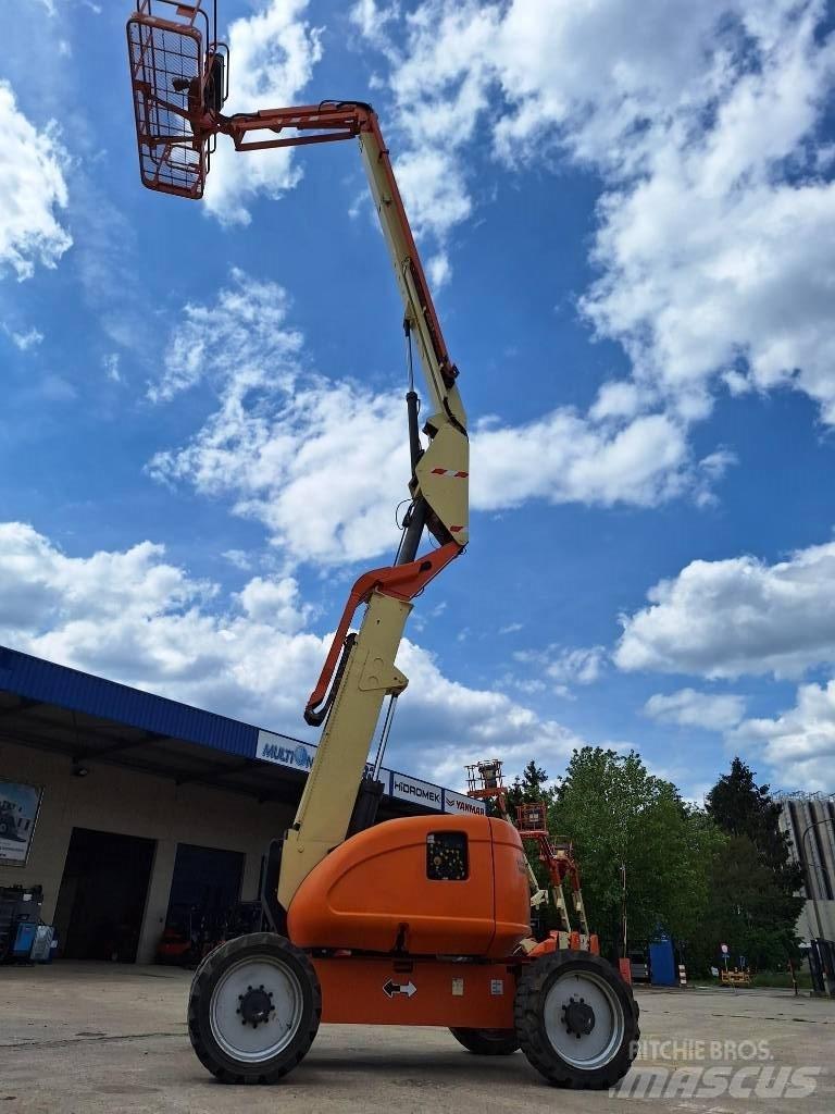 JLG 600 AJ Plataformas con brazo de elevación manual